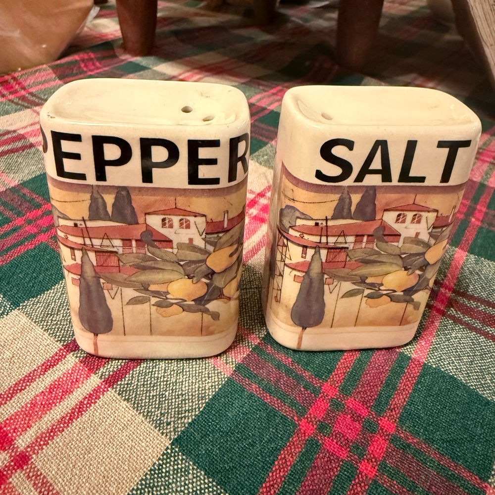 Vintage Mediterranean style salt and pepper shakers with lemons. Cream color.